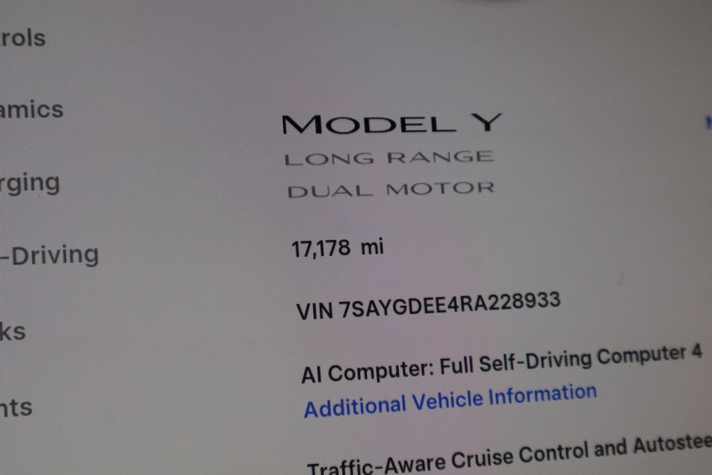 Used 2024 Tesla Model Y Long Range AWD/4WD image 43