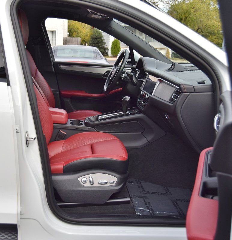Used 2023 Porsche Macan image 18