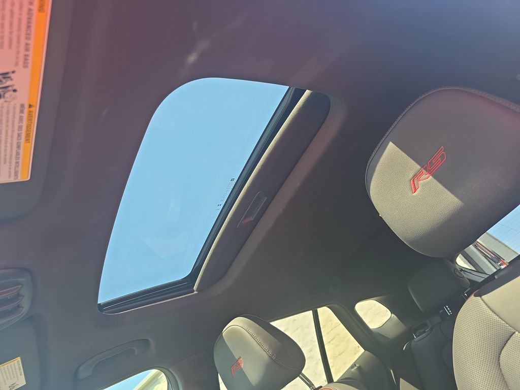 Used 2025 Chevrolet Trax RS w/ Sunroof Package image 30