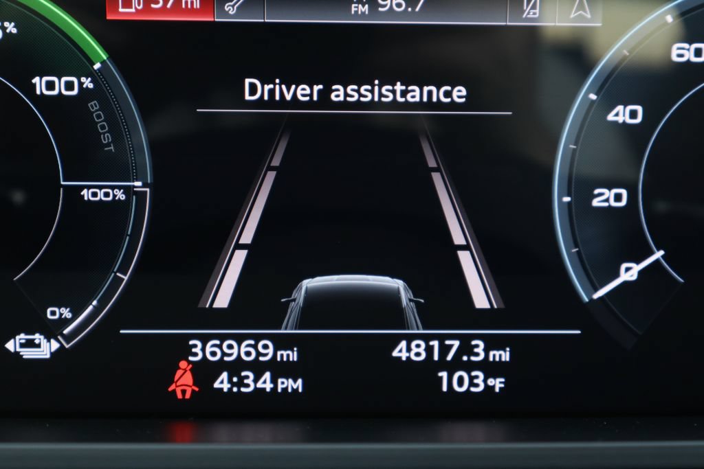 Used 2022 Audi e-tron Premium Plus w/ Premium Plus Package AWD/4WD image 14