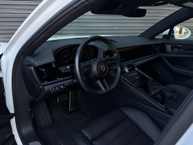 Certified 2024 Porsche Panamera image 4