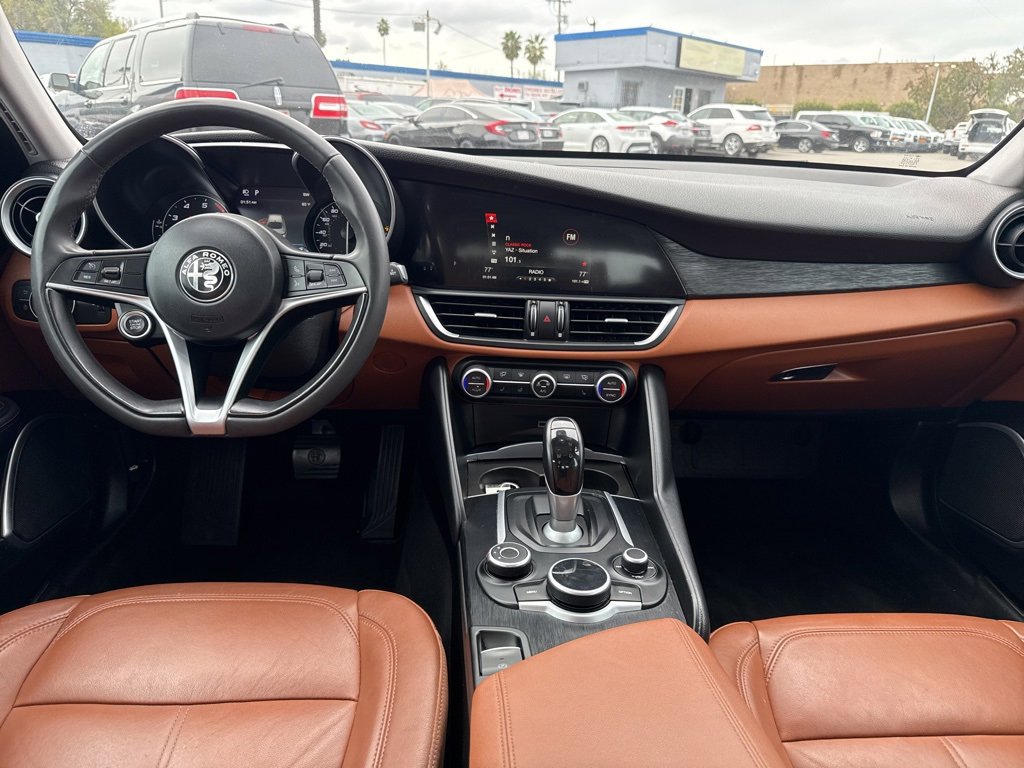 Used 2019 Alfa Romeo Giulia Sprint w/ Cold Weather Package image 9