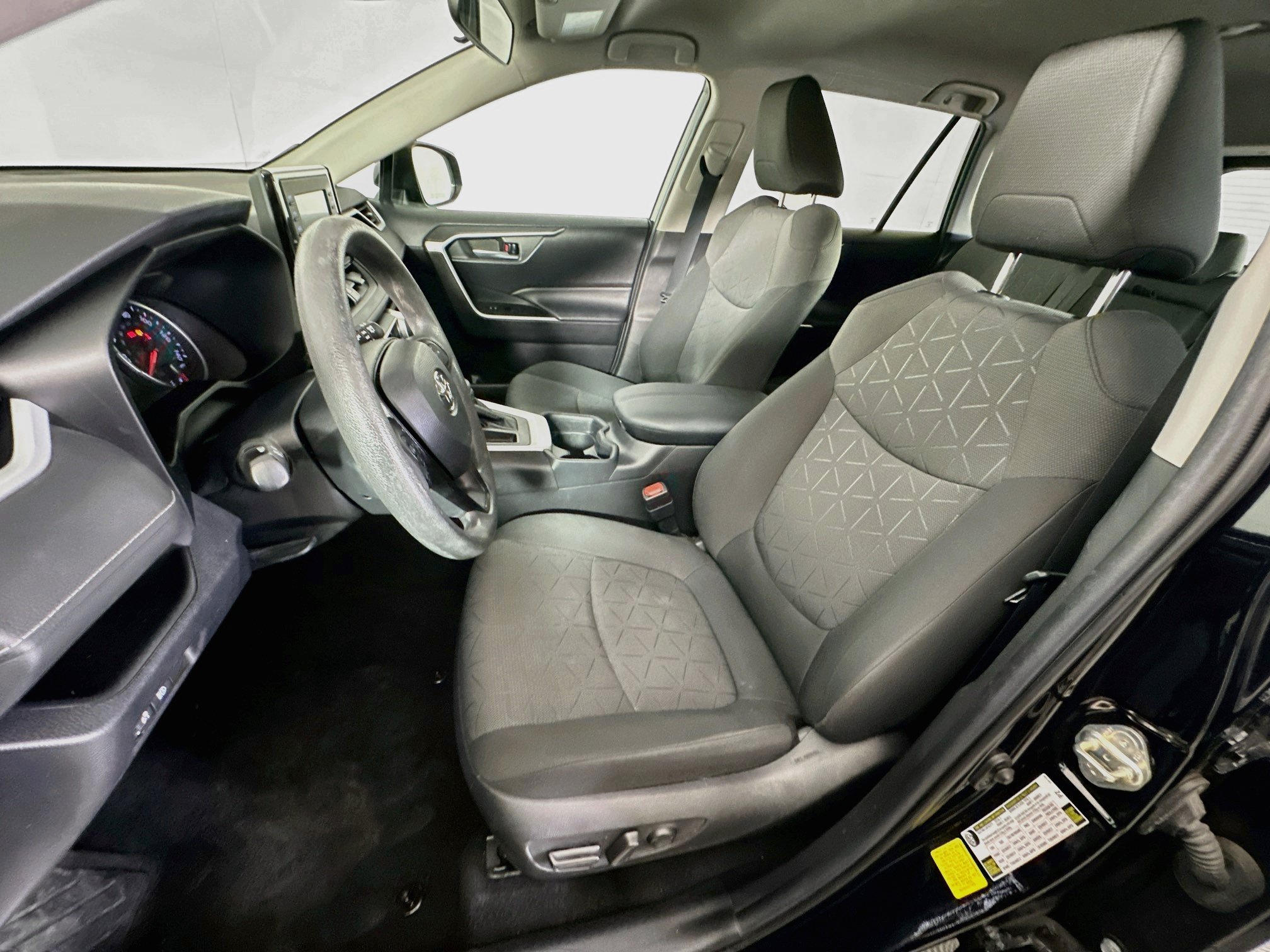Used 2020 Toyota RAV4 XLE FWD image 13
