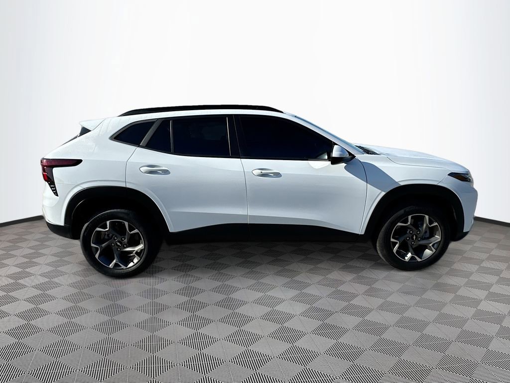 Used 2024 Chevrolet Trax LT w/ Driver Confidence Package image 4