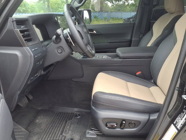 Used 2025 Lexus GX 550 AWD/4WD image 23
