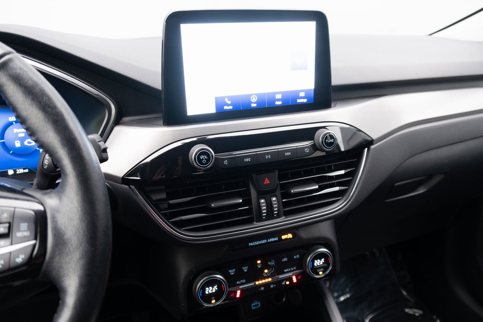 Used 2021 Ford Escape Titanium image 3