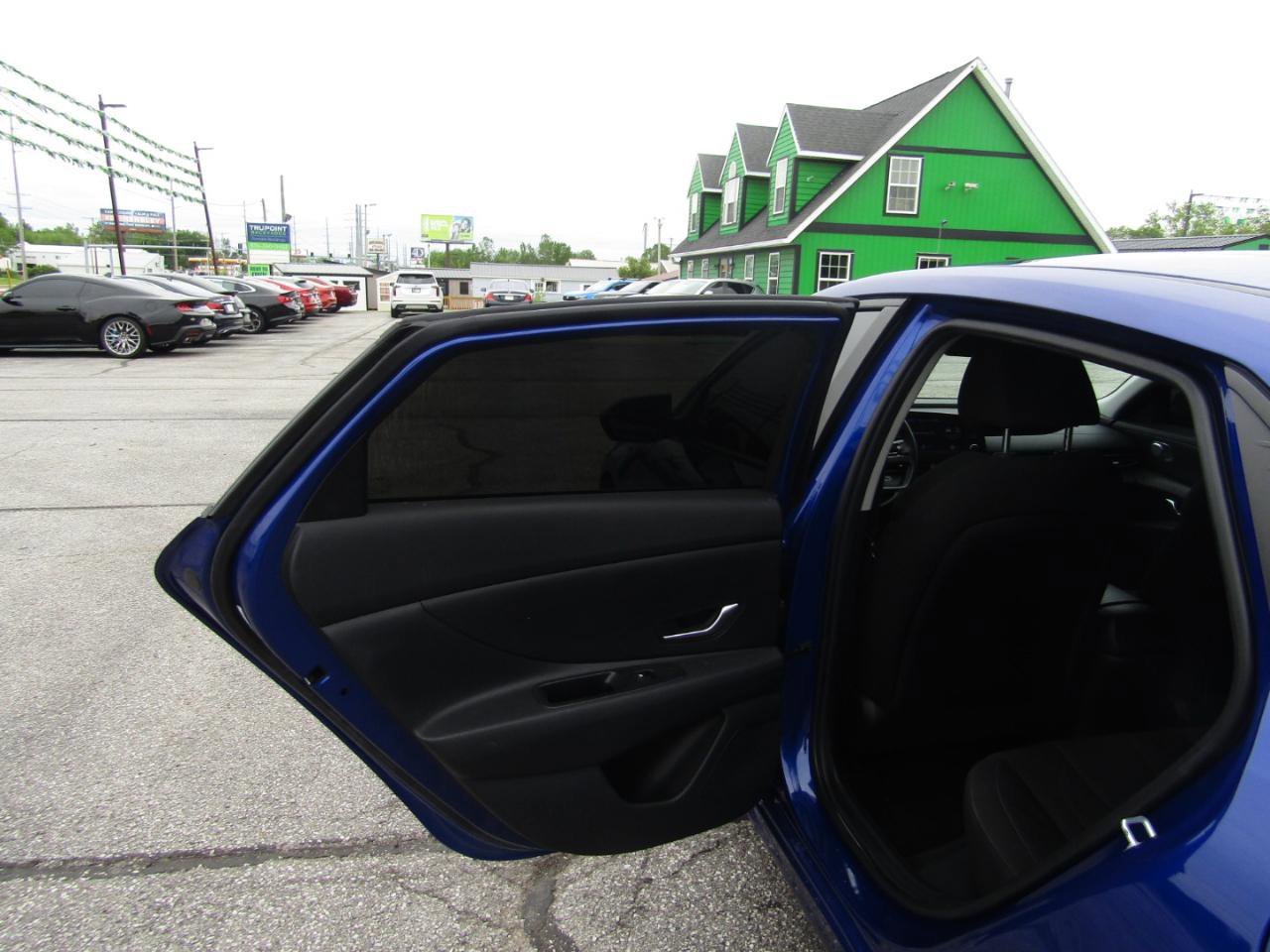 Used 2023 Hyundai Elantra SEL FWD image 18