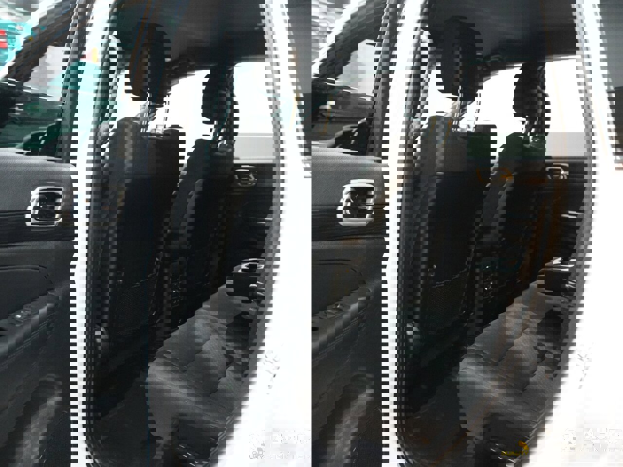 Used 2020 Jeep Grand Cherokee Laredo image 21