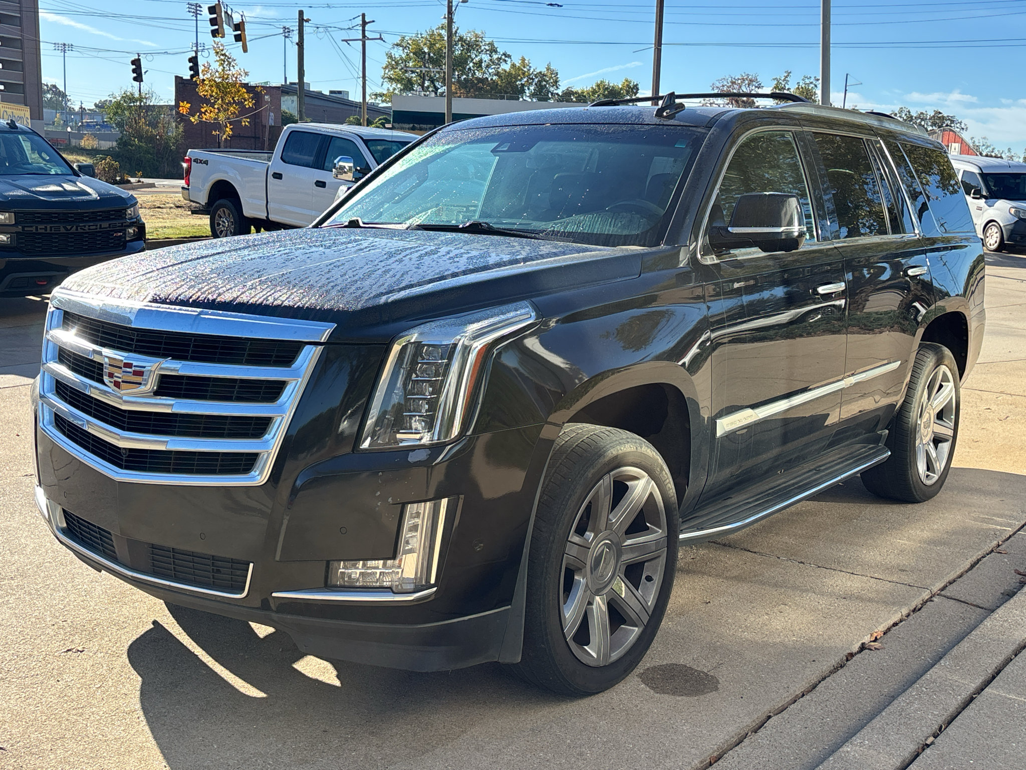 Used 2018 Cadillac Escalade Premium Luxury AWD/4WD image 4