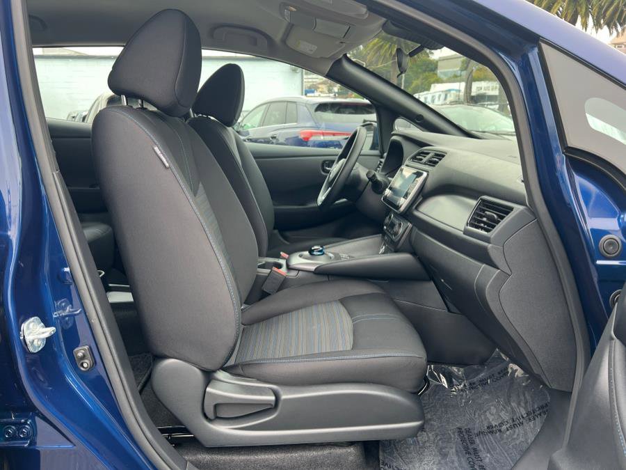 Used 2025 Nissan Leaf S image 35