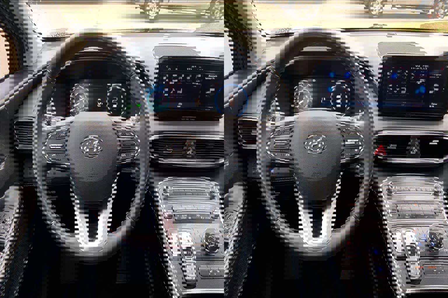 Used 2021 Hyundai Santa Fe SEL Premium image 5