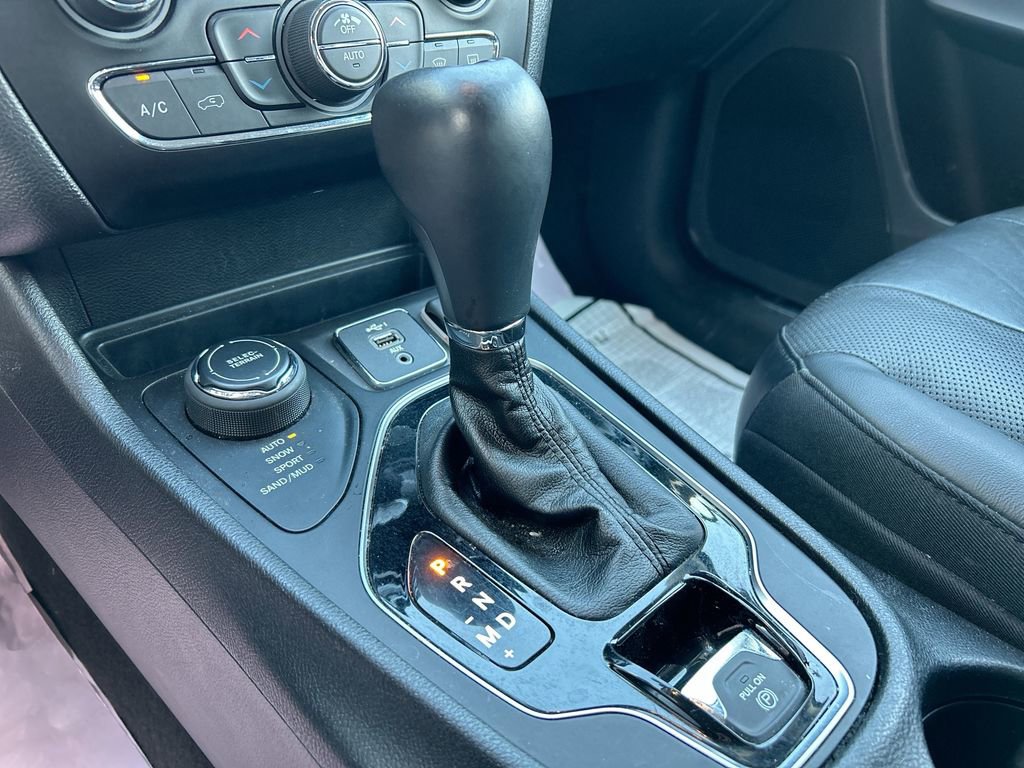 Used 2020 Jeep Cherokee Limited AWD/4WD image 21