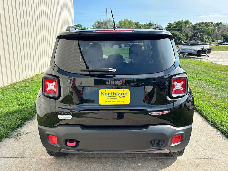 Used 2016 Jeep Renegade Trailhawk AWD/4WD image 6