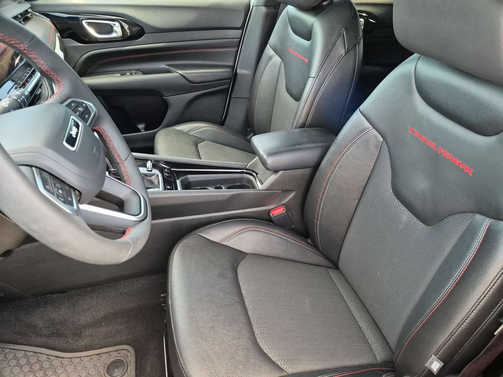 Used 2025 Jeep Compass Trailhawk AWD/4WD image 25