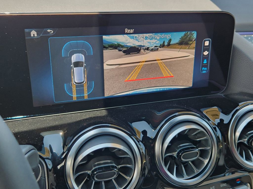 Used 2025 Mercedes-Benz GLA 250 4MATIC image 25