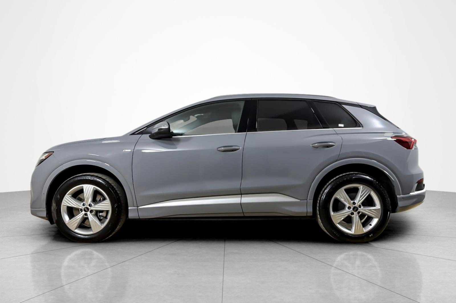 Certified 2023 Audi Q4 e-tron Premium Plus w/ Premium Plus AWD/4WD image 2