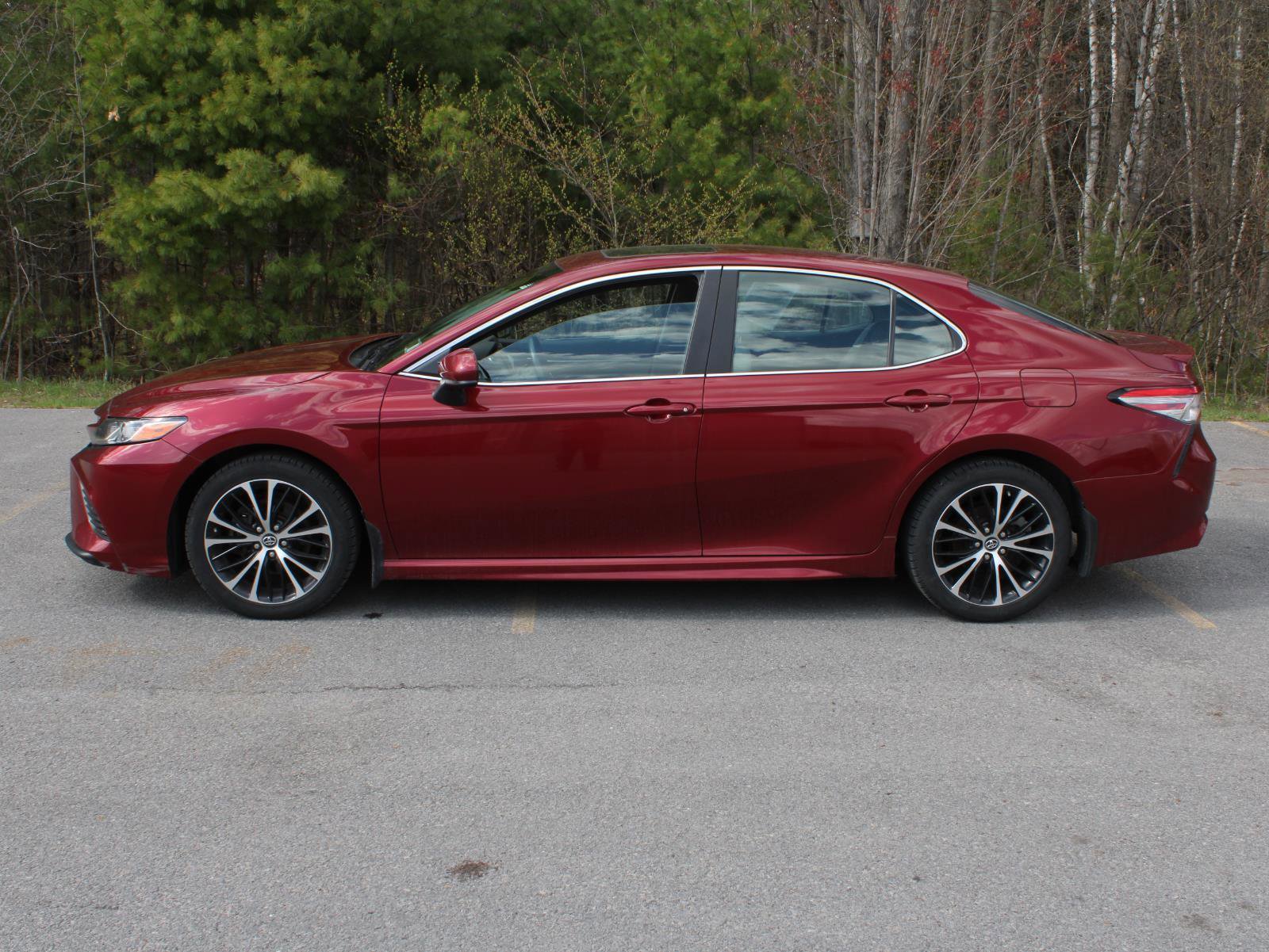 Used 2018 Toyota Camry SE w/ Moonroof Package FWD image 5