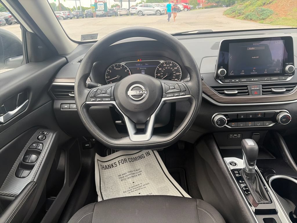 Used 2024 Nissan Altima 2.5 SV AWD/4WD image 14