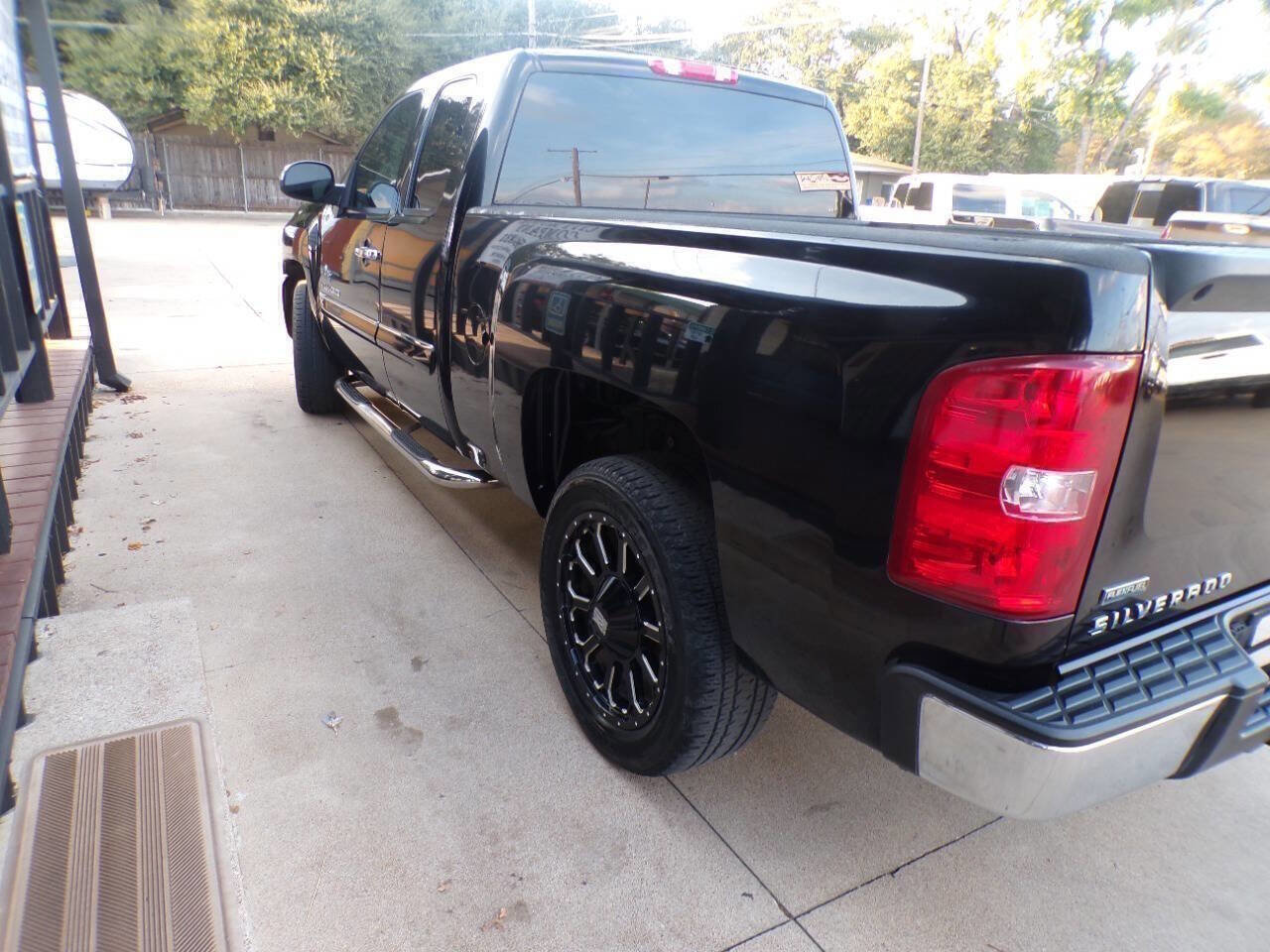 Used 2010 Chevrolet Silverado 1500 LT w/ Texas Edition image 6