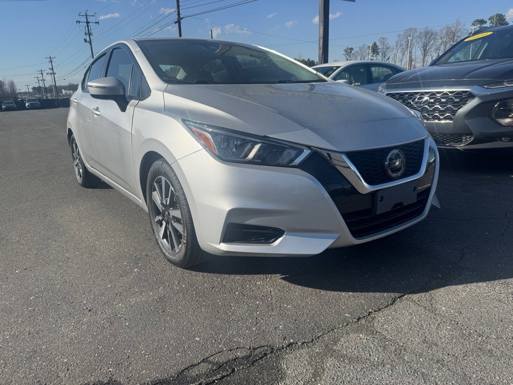 Used 2021 Nissan Versa SV image 2
