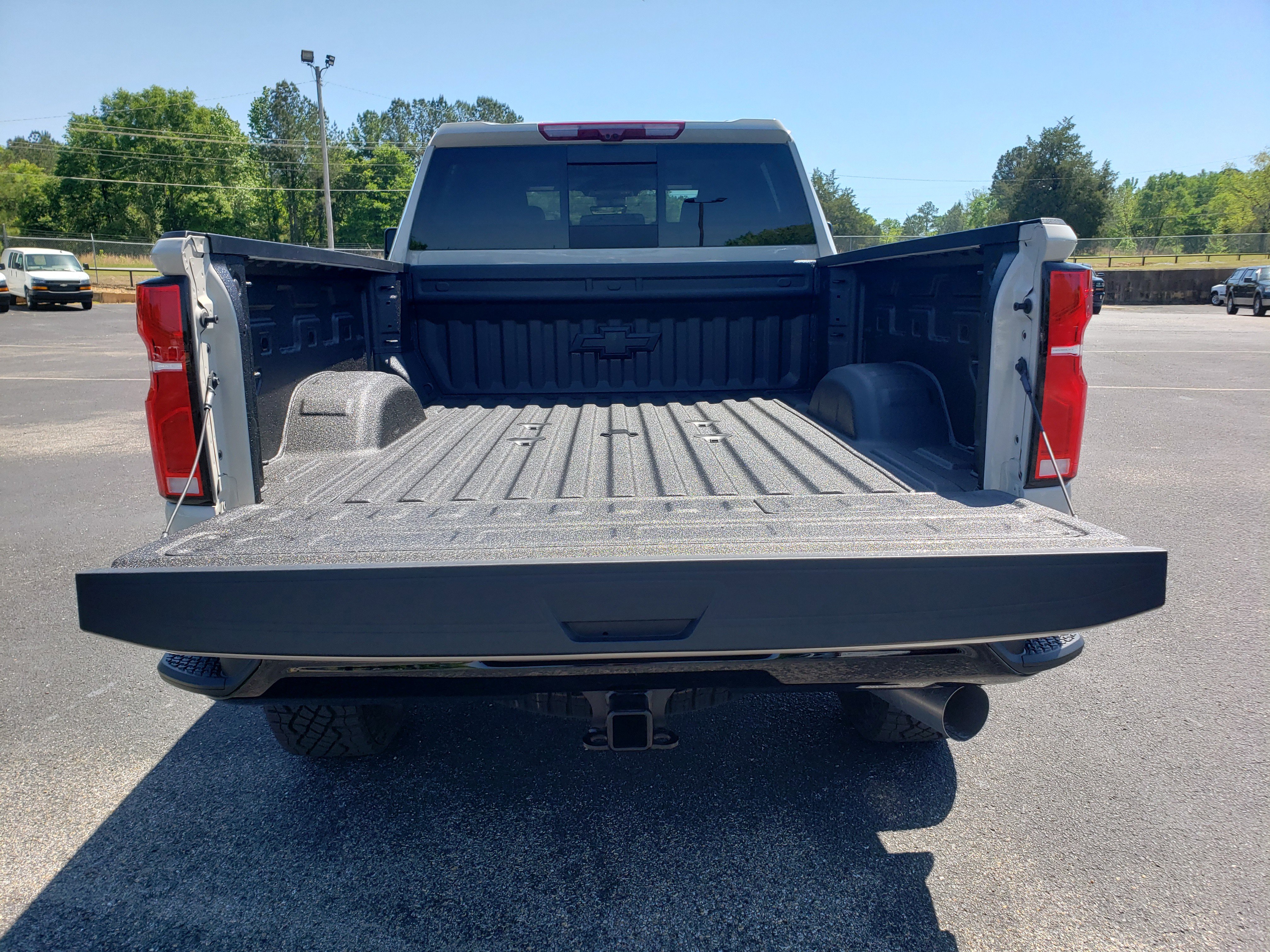 New 2026 Chevrolet Silverado 2500 ZR2 w/ LPO, Dark Essentials Package AWD/4WD image 9