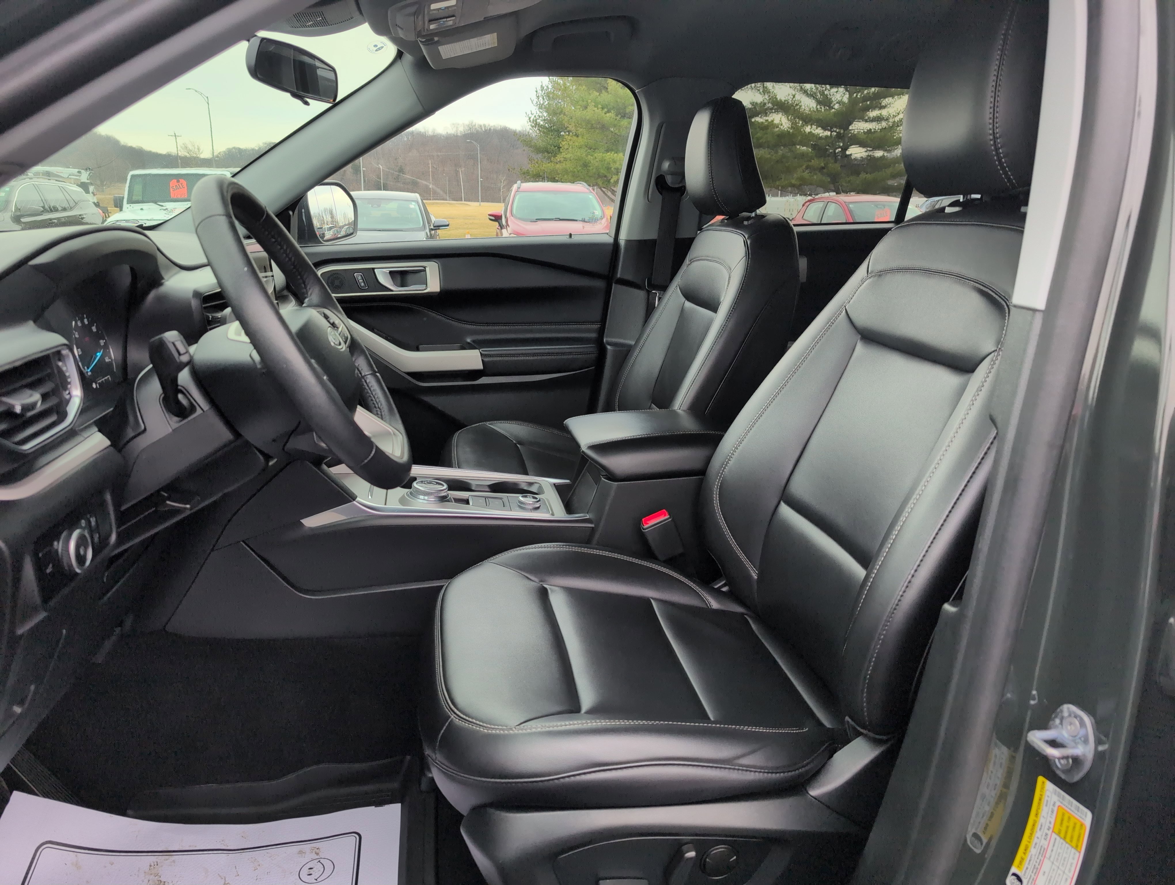 Used 2024 Ford Explorer XLT w/ Equipment Group 202A image 13