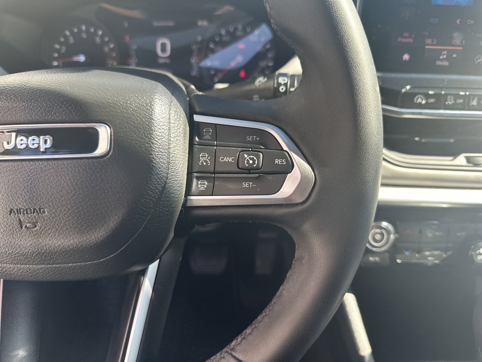 Used 2025 Jeep Compass Limited AWD/4WD image 12