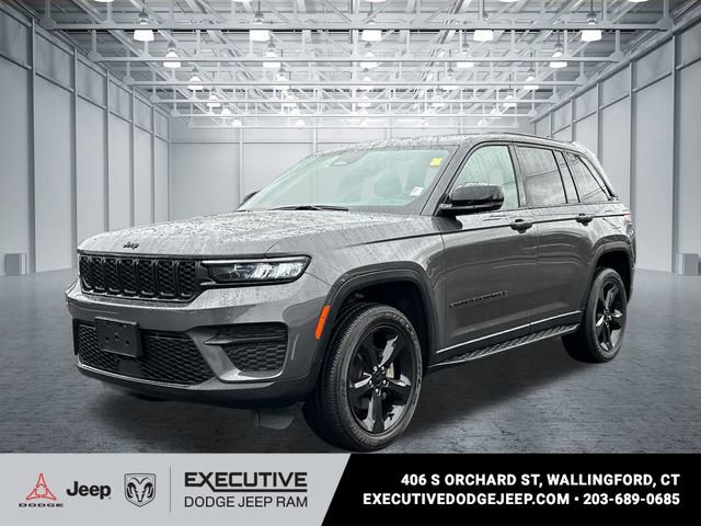 Used 2024 Jeep Grand Cherokee Altitude image 1