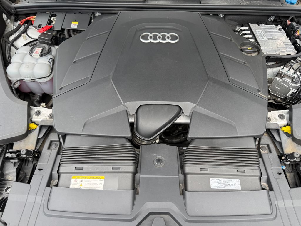 Used 2022 Audi Q8 Premium Plus AWD/4WD image 30