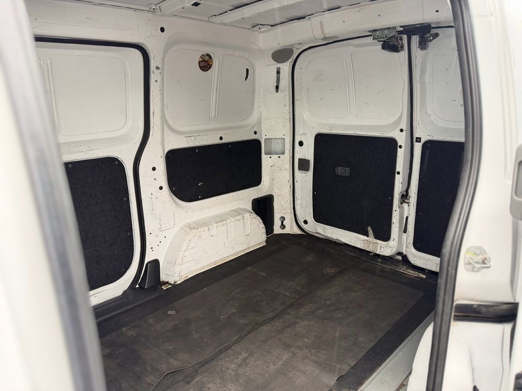 Used 2018 Nissan NV200 S FWD image 9