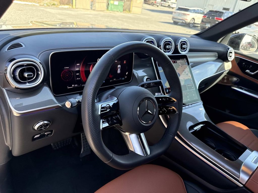 Used 2025 Mercedes-Benz GLC 300 4MATIC image 33