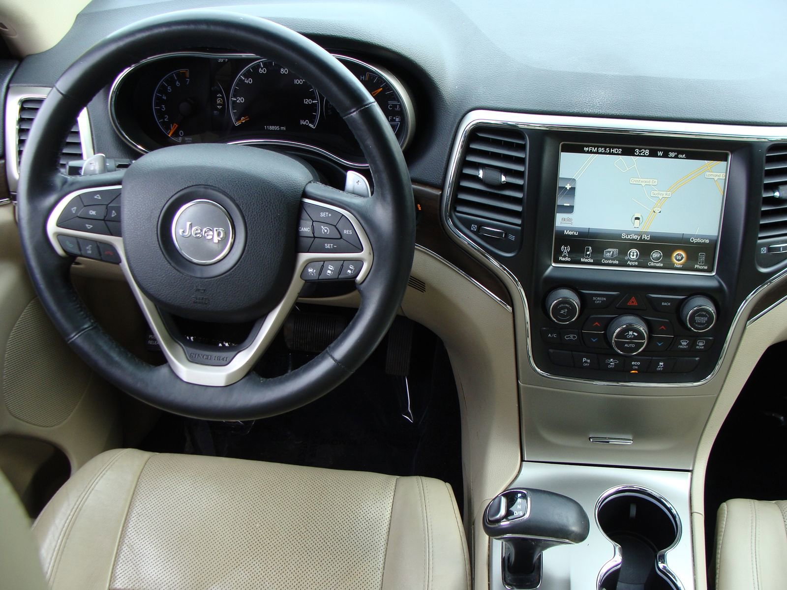 Used 2015 Jeep Grand Cherokee Limited w/ Luxury Group II image 9