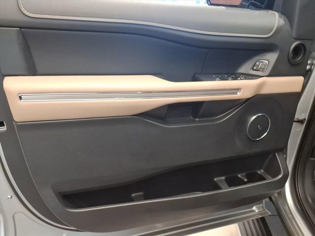 Used 2024 Ford Expedition Limited image 43