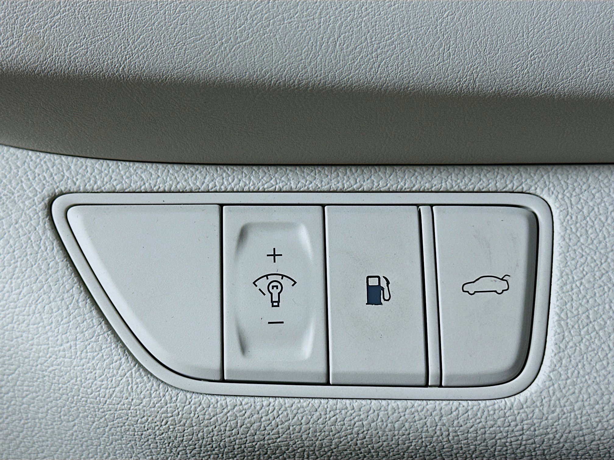 Used 2025 Genesis G70 2.5T image 17