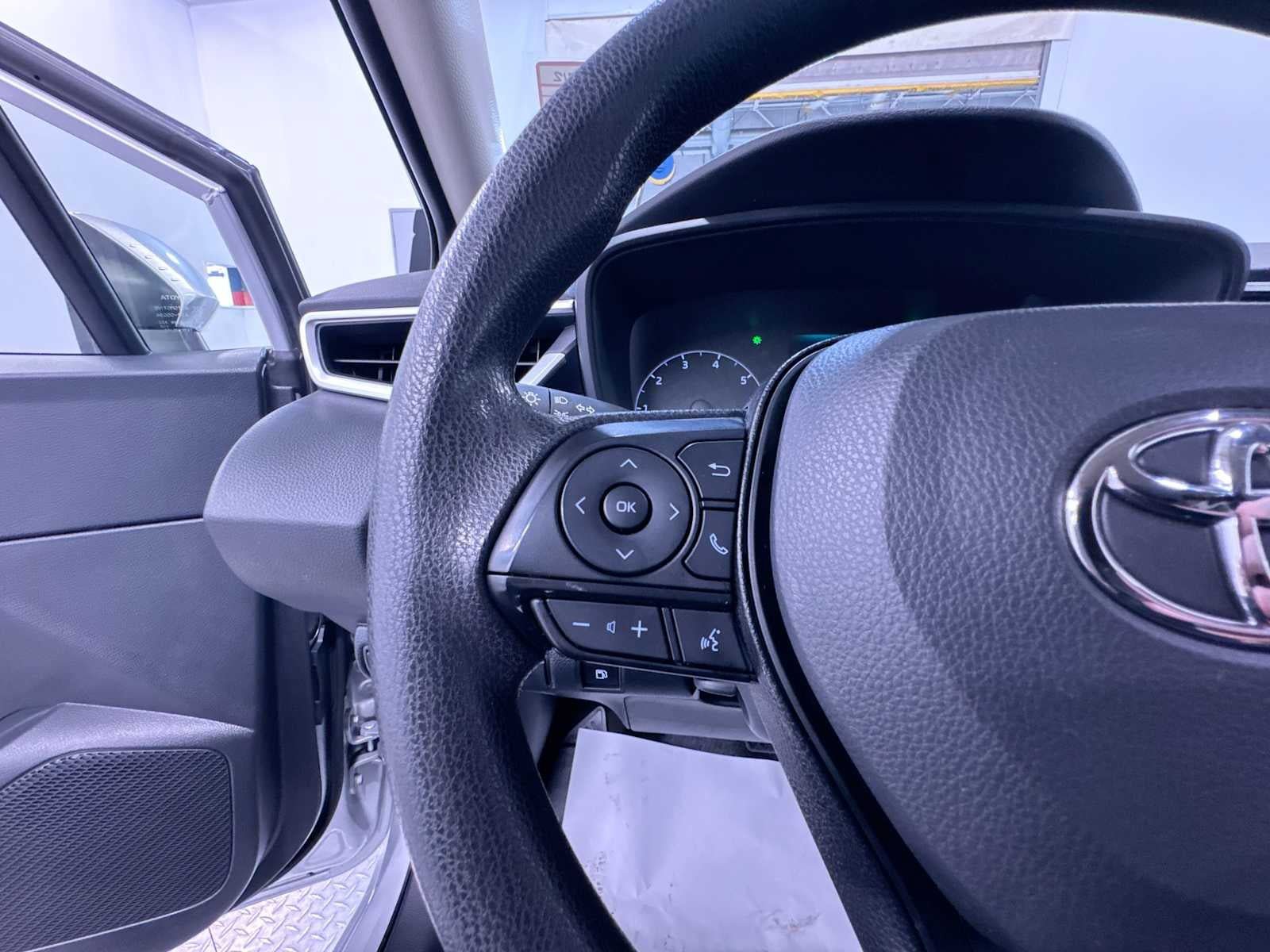 Used 2025 Toyota Corolla LE FWD image 20