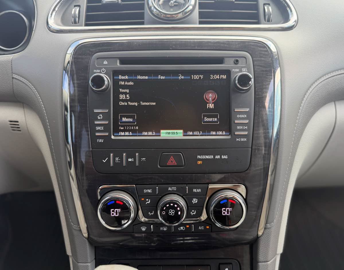 Used 2015 Buick Enclave Leather FWD image 17