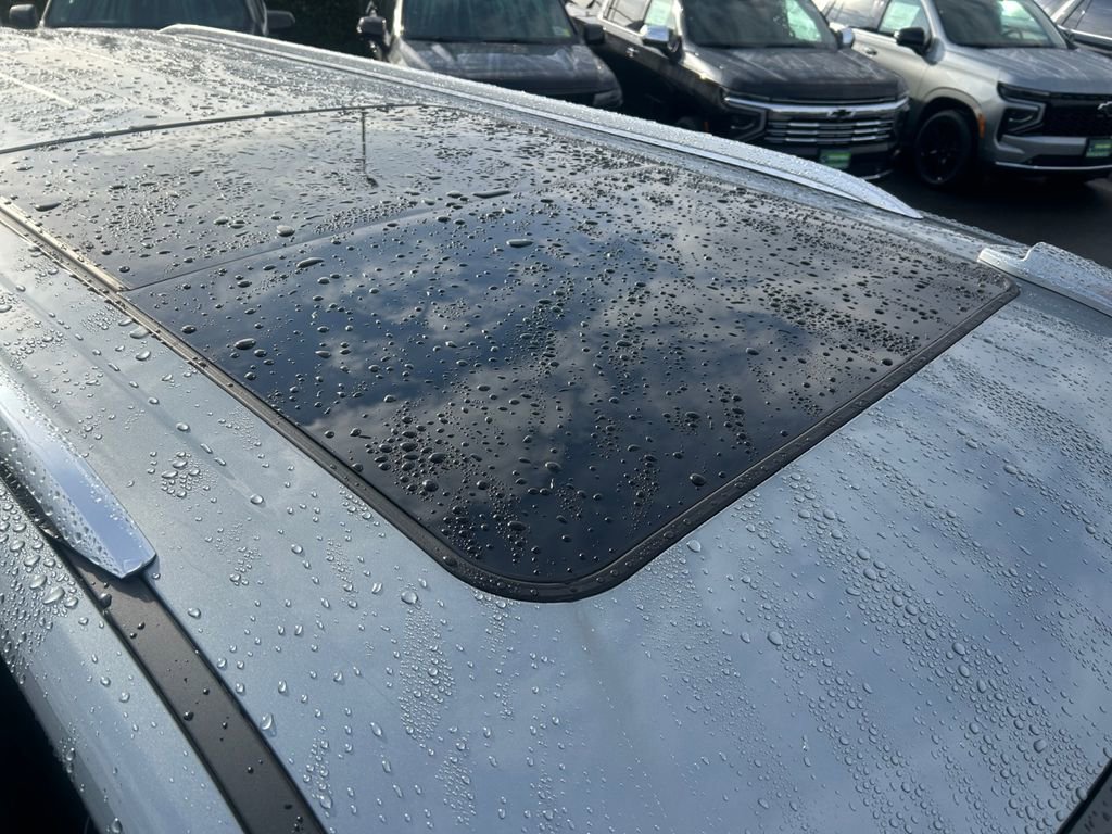 New 2026 Chevrolet Suburban Premier image 28