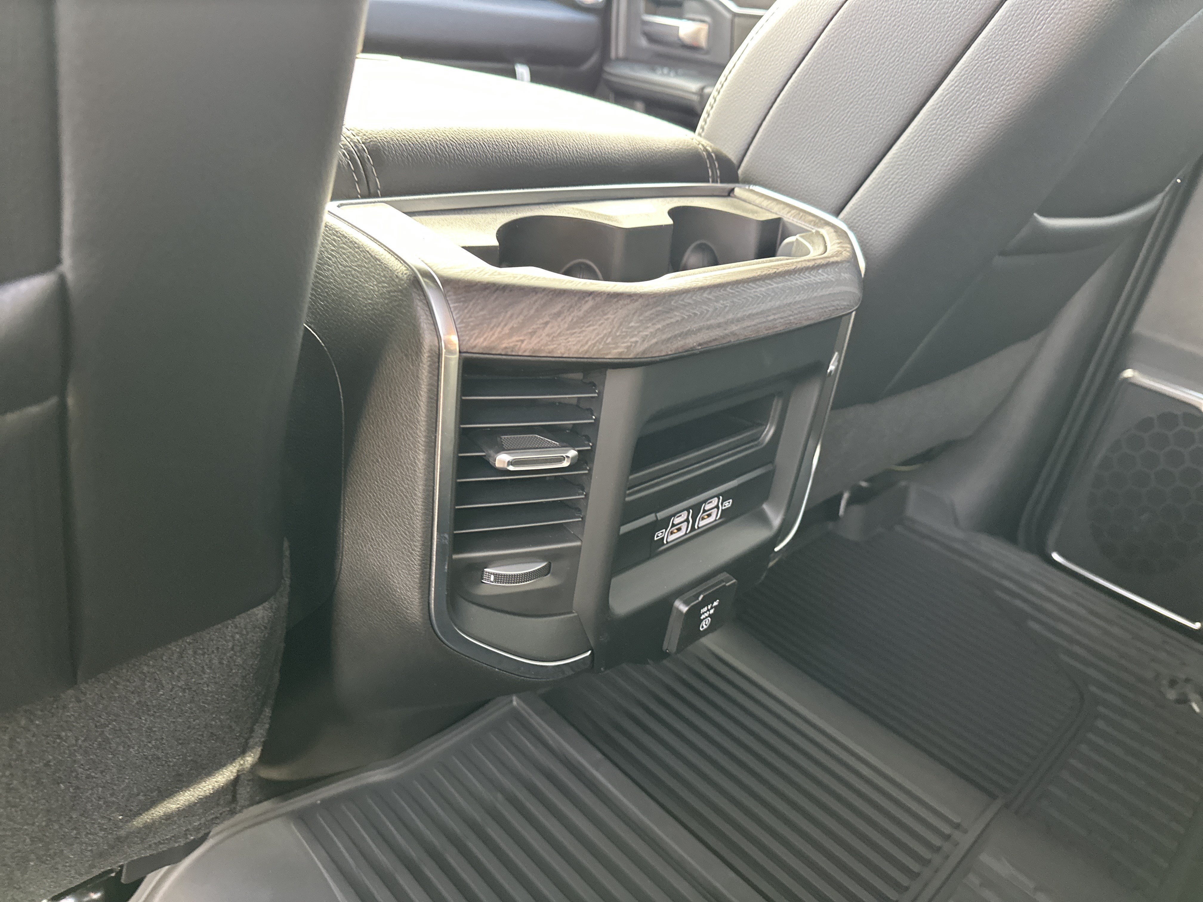 New 2026 RAM 2500 Laramie w/ Sport Appearance Package AWD/4WD image 13