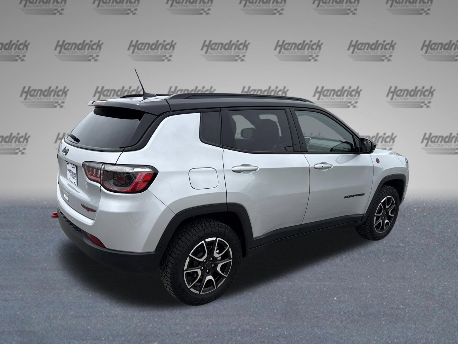 Used 2025 Jeep Compass Trailhawk AWD/4WD image 10
