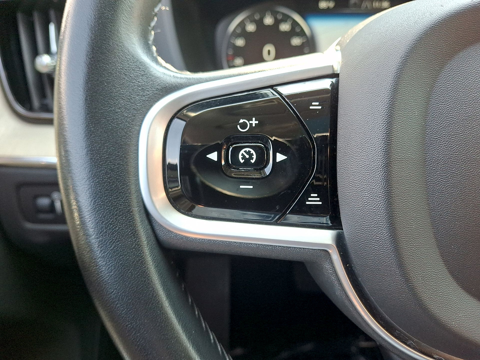 Used 2021 Volvo XC60 T6 Inscription AWD/4WD image 17