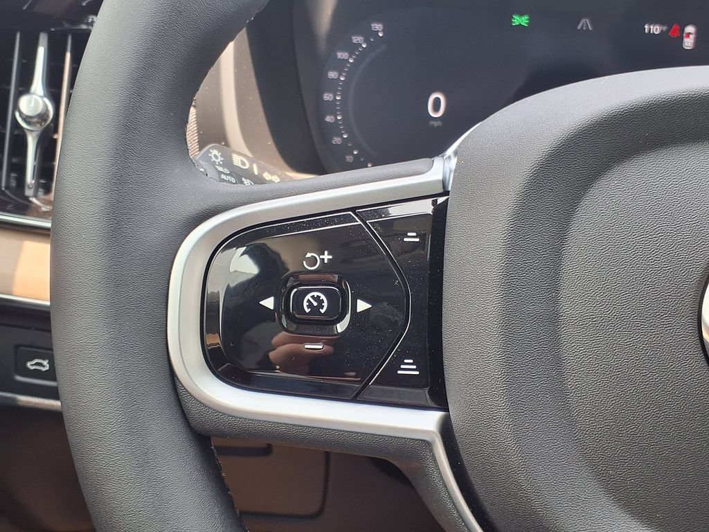New 2026 Volvo XC90 B5 Plus w/ Protection Package Premier AWD/4WD image 19