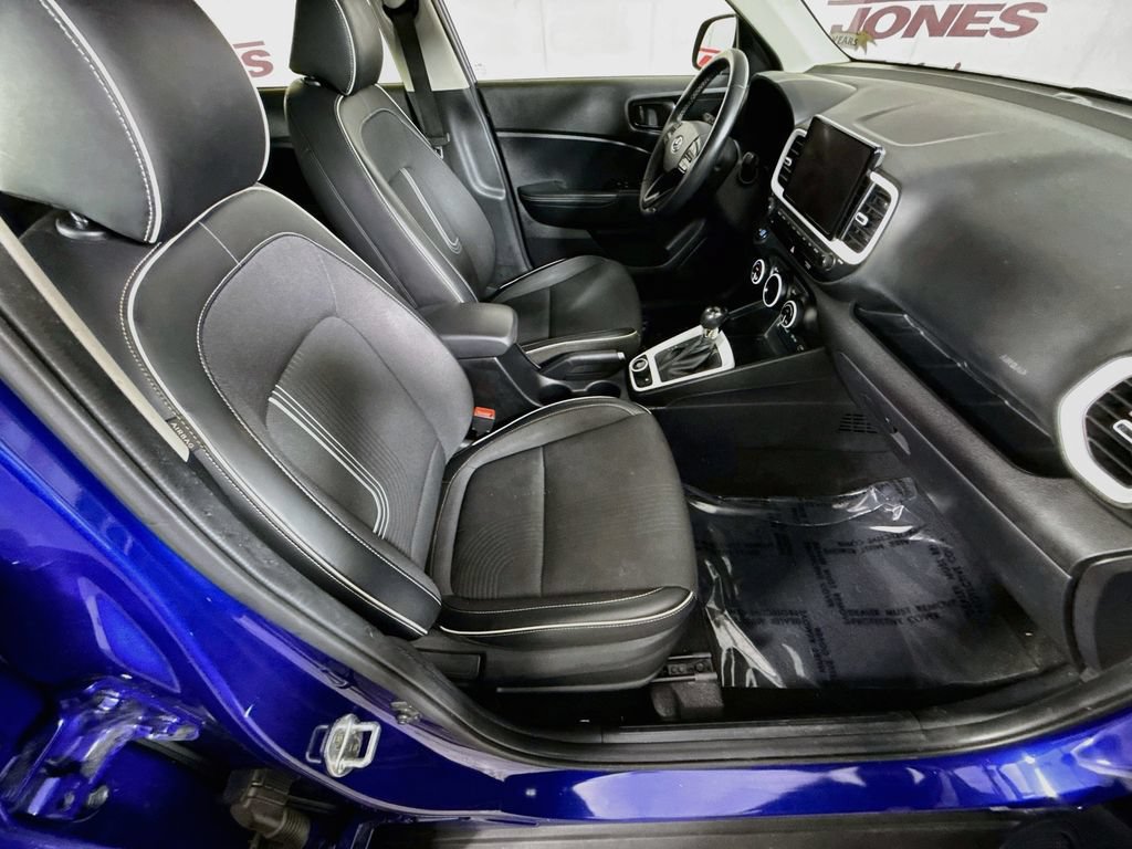Certified 2022 Hyundai Venue Limited FWD image 30