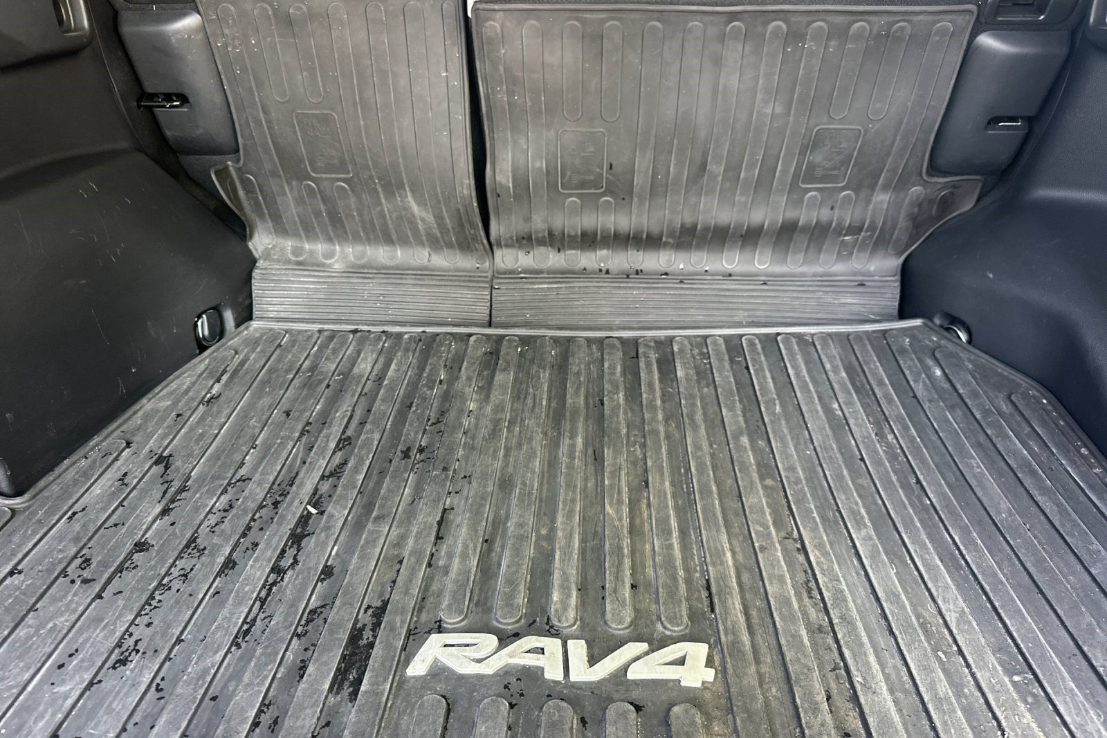 Used 2021 Toyota RAV4 Limited w/ Carpet Mat Package (TMS) AWD/4WD image 27