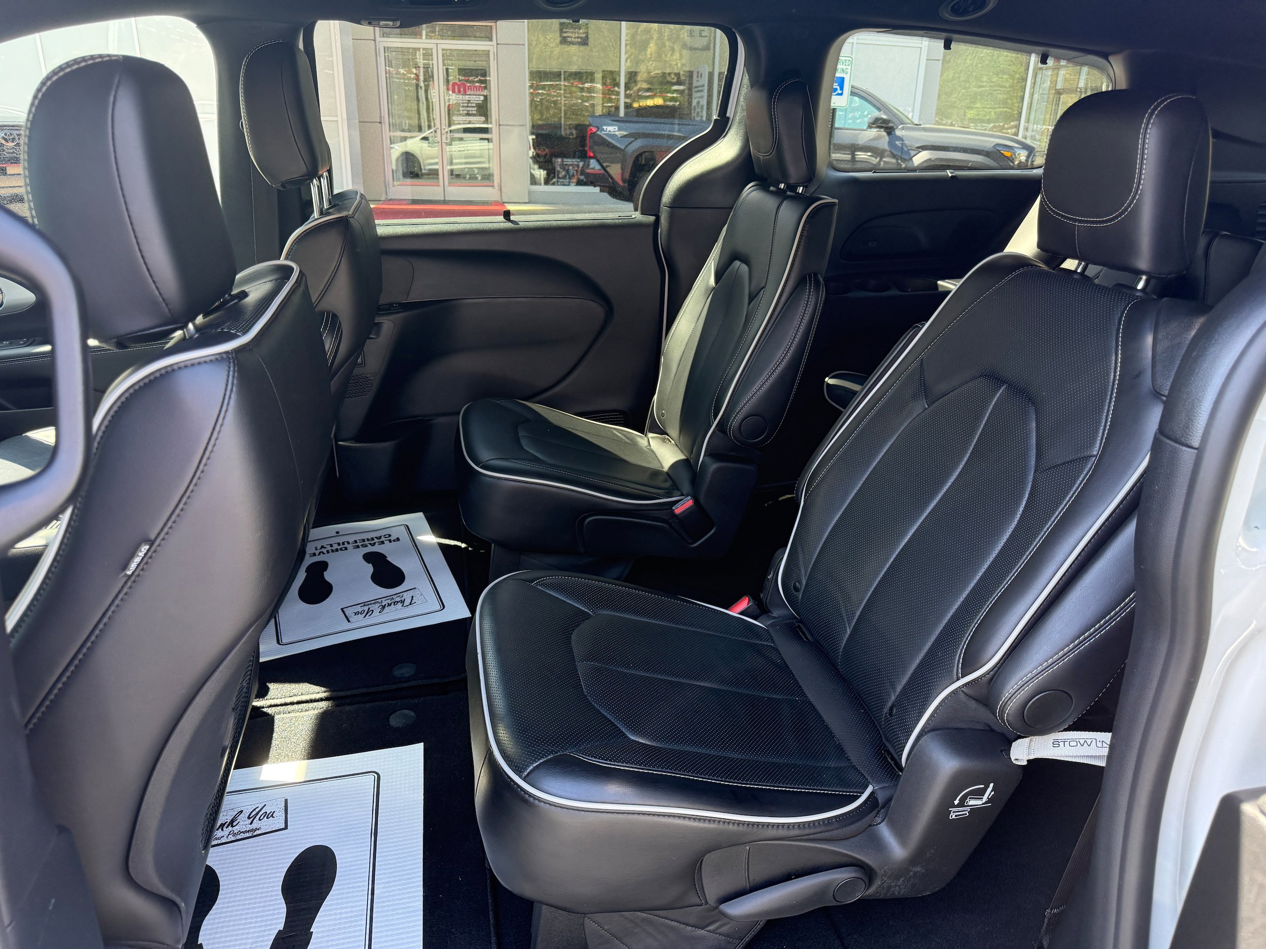 Used 2025 Chrysler Pacifica Limited FWD image 10