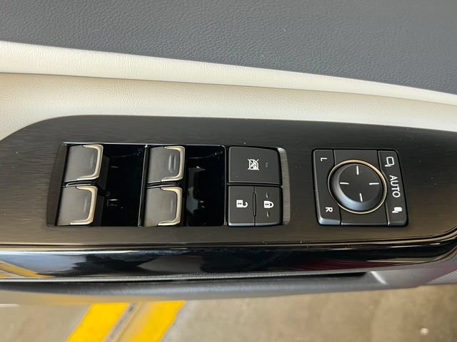 Used 2024 Lexus ES 300h w/ Premium Package FWD image 32
