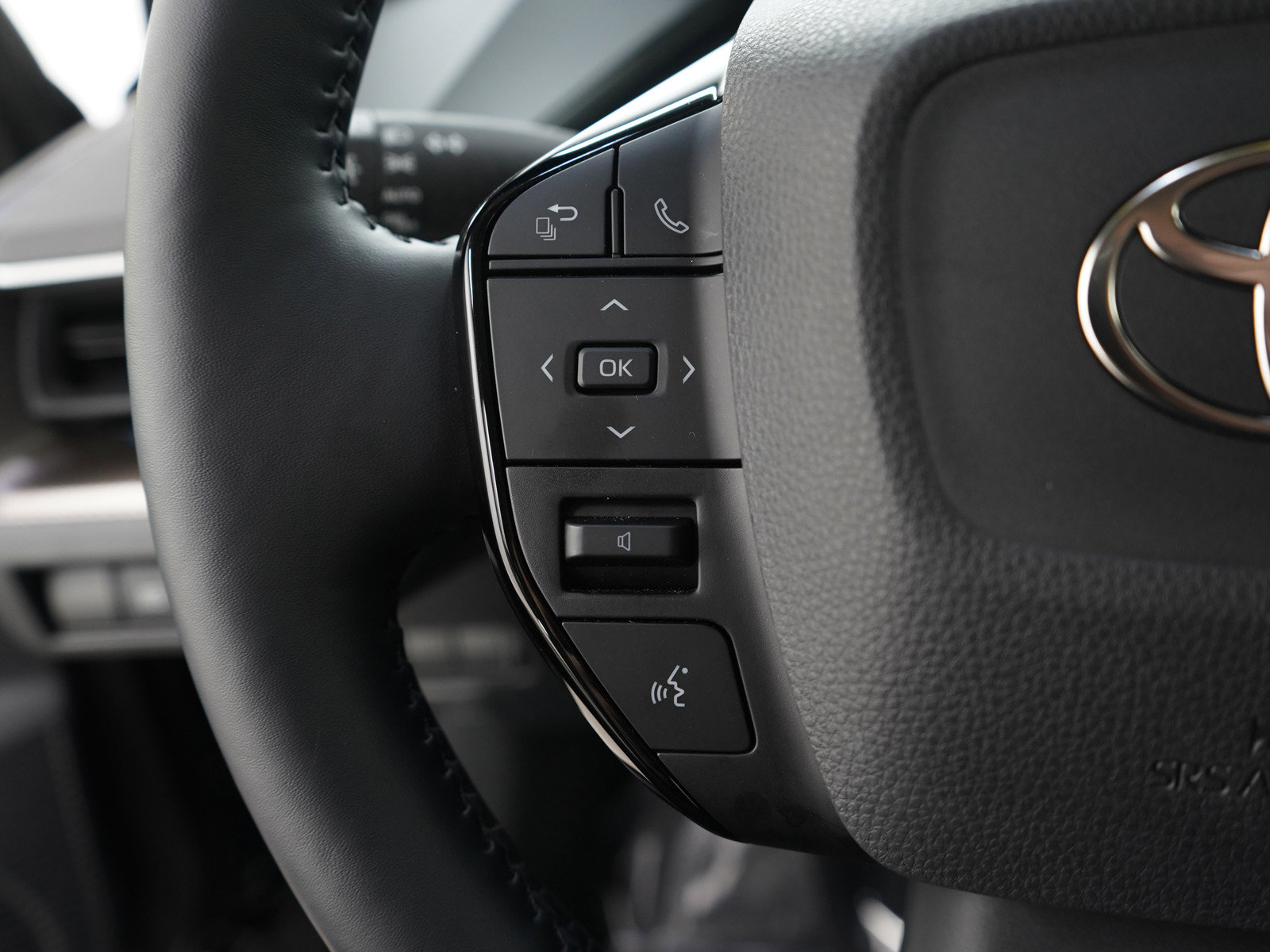 Used 2025 Toyota Prius Limited image 28