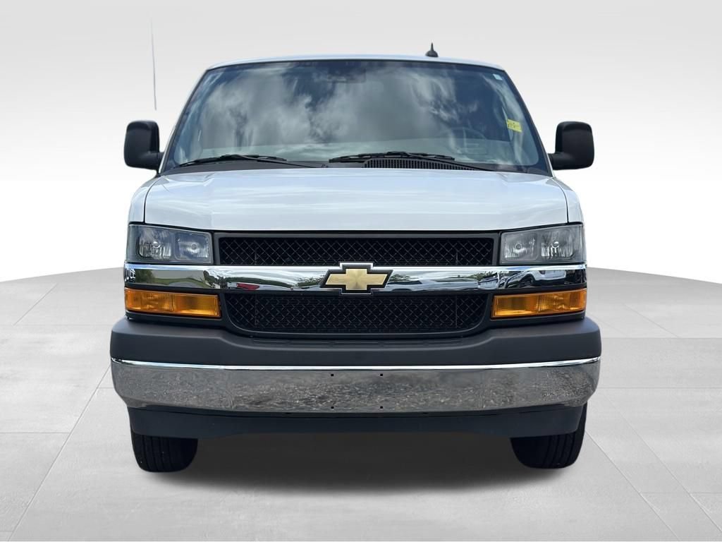 Used 2025 Chevrolet Express 3500 LT w/ LT Preferred Equipment Group RWD image 6