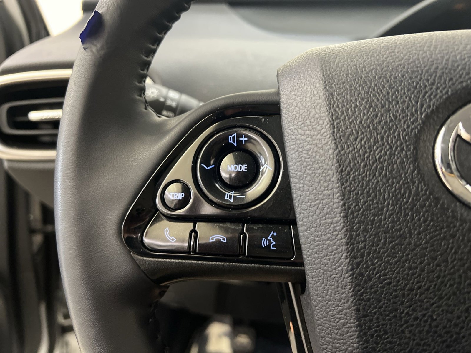 Used 2020 Toyota Prius Prime Limited image 32