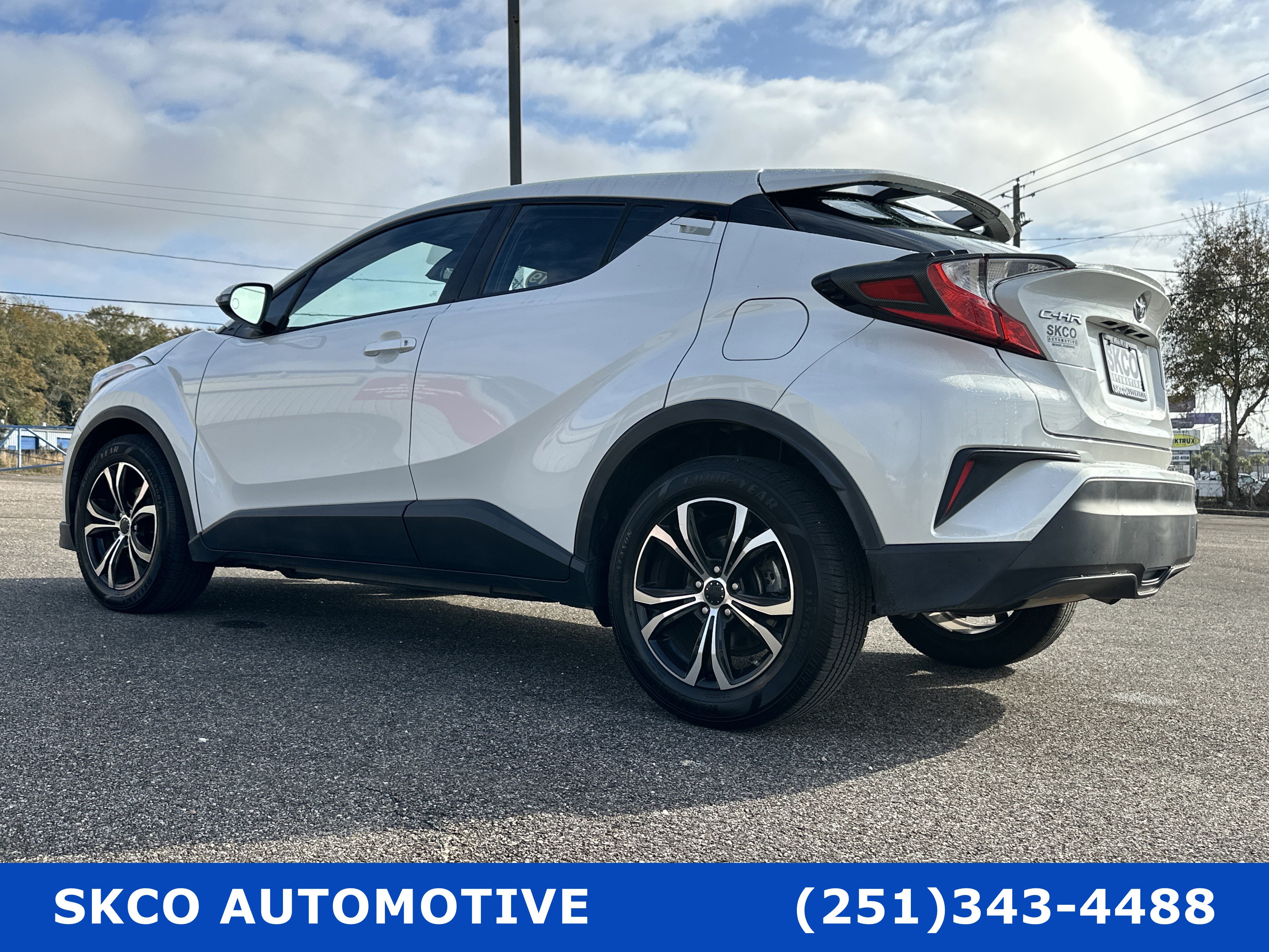 Used 2019 Toyota C-HR LE image 3