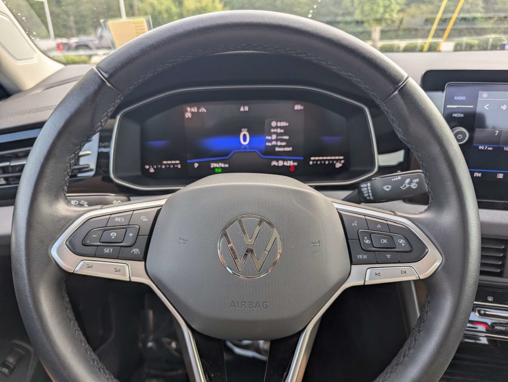 Used 2025 Volkswagen Jetta SE FWD image 28